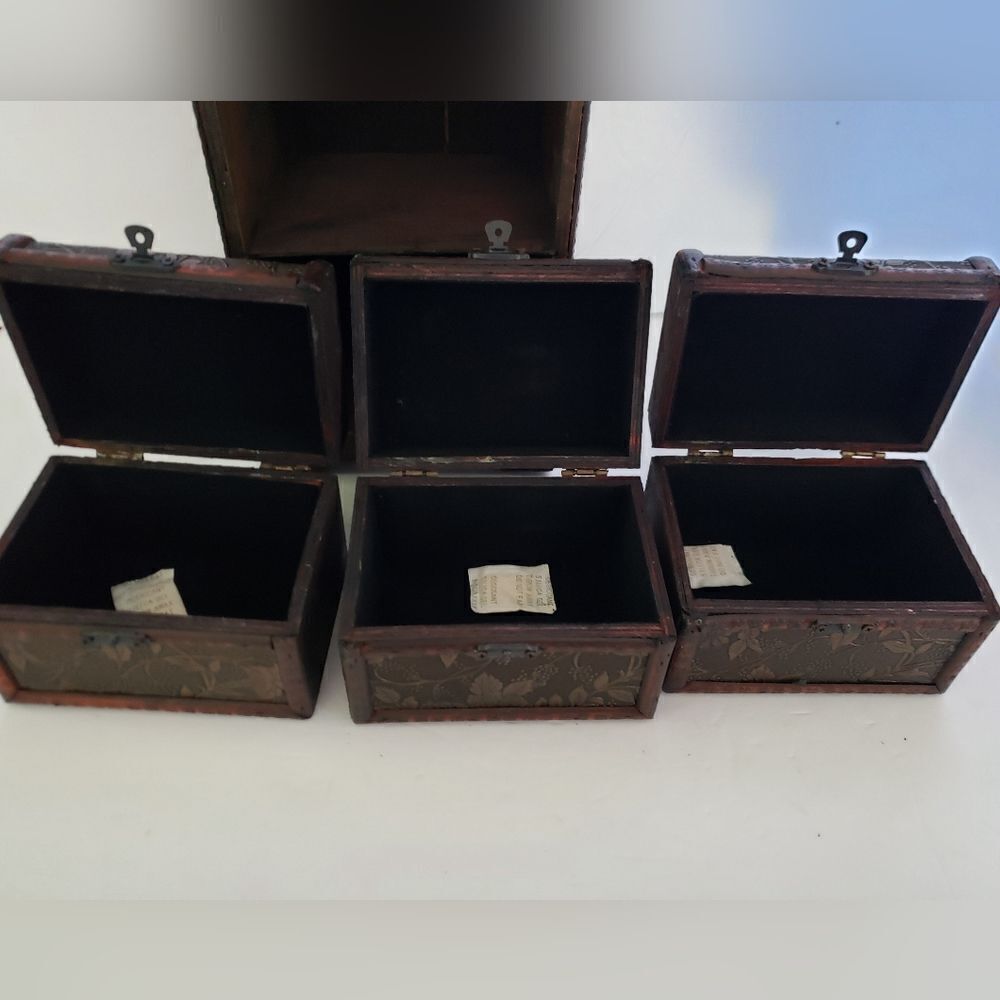 Shelf of Trunks   - Picture 10 of 14